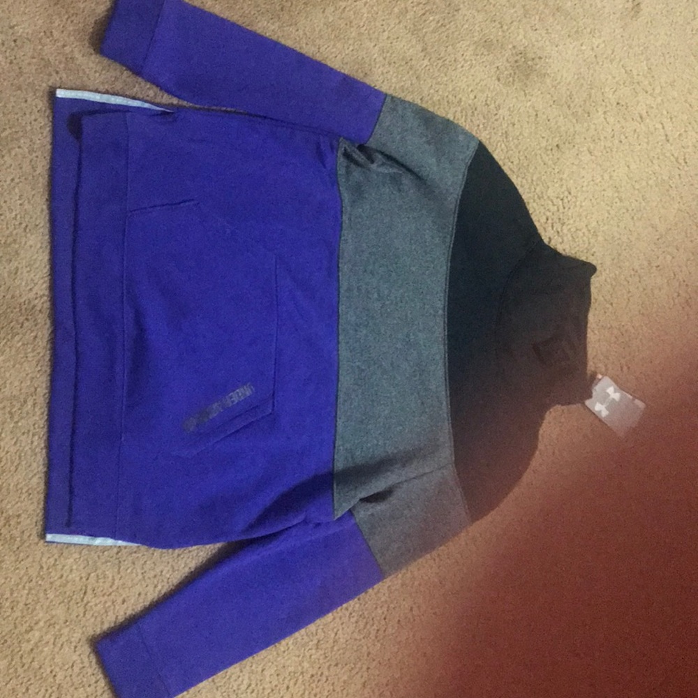 Girls xl under Armour sweater